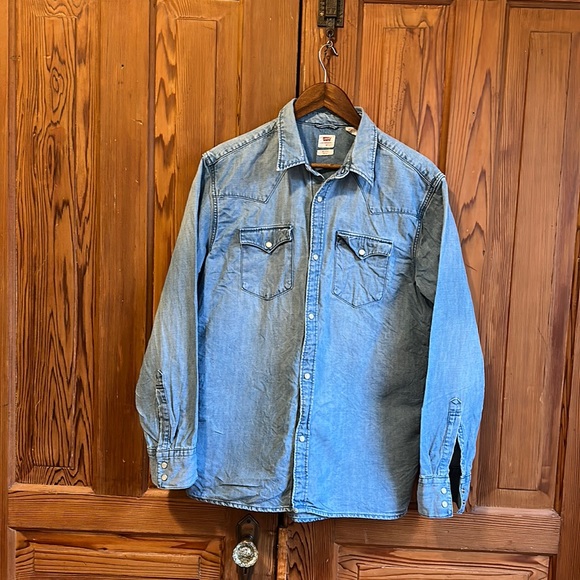 Levi’s Relaxed Fit Denim Shirt Size Medium - Picture 1 of 11